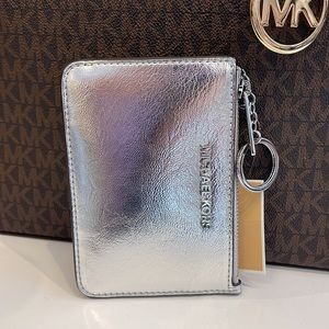 MICHAEL KORS
Jet Set Travel Small Top Zip Coin Pouch With ID
Silver 
NWT